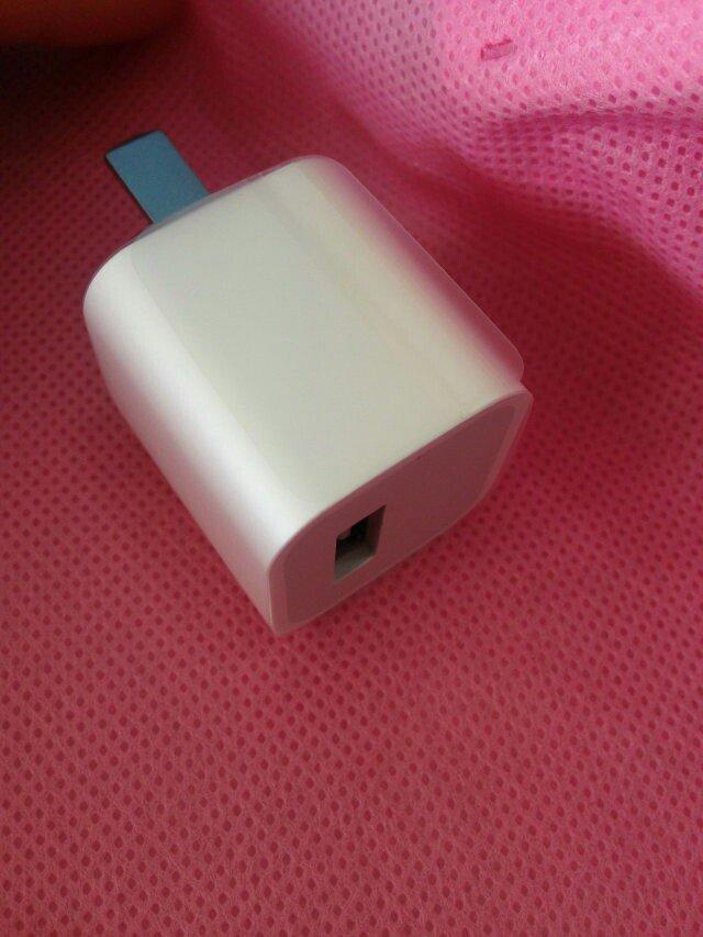 吊打苹果原装充电头，智能温度控制技术和特殊的外壳材料，散热更快
