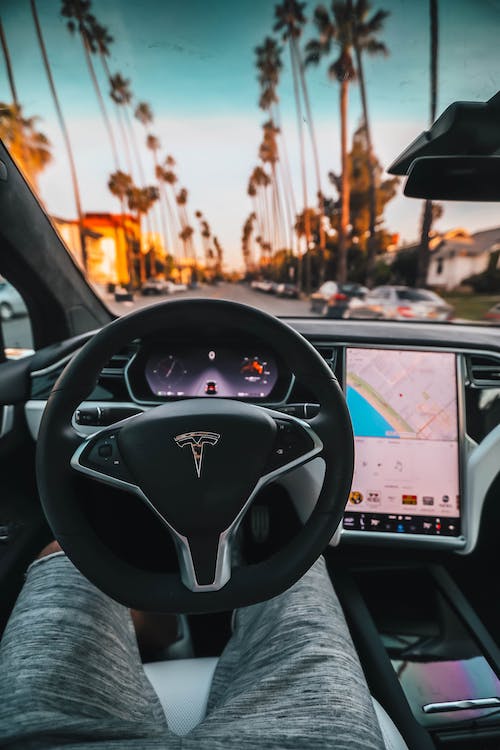特斯拉Model 3：电动汽车市场的颠覆者 