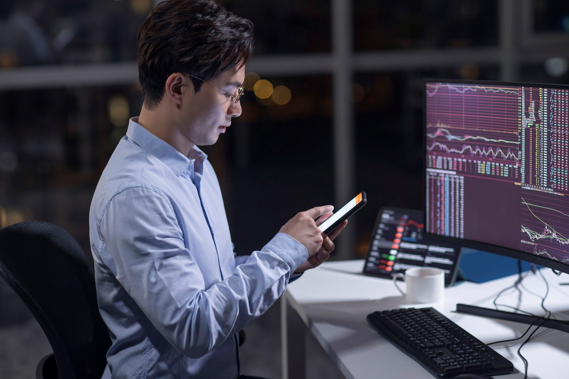 酒石酸伐尼克兰鼻喷雾剂：屏幕时代，职场人的“眼泪困境” 